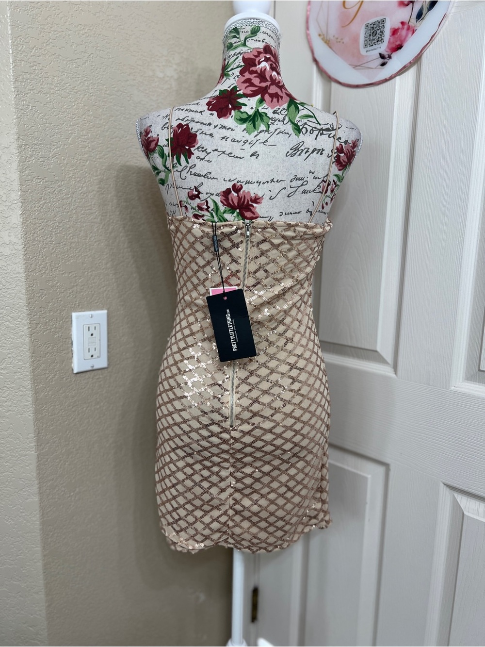 PrettyLittleThing Gold Sequin Strappy Bodycon Mini Dress NWT Size 4 - Picture 4 of 11